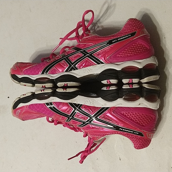 Asics Running Shoes - Picture 4 of 7
